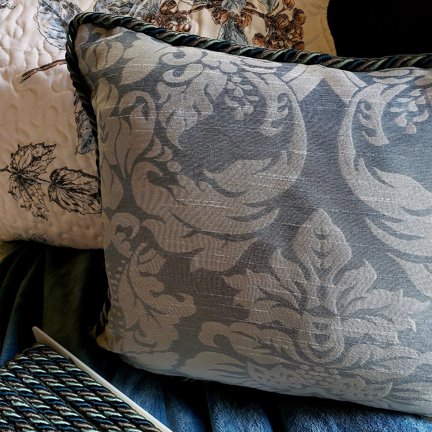 5 Yards Of Ebony 1/8" Twisted Lip Cord Trim Yellow Gold 6 5 Yards Of Ebony 1/8" Twisted Lip Cord Trim Yellow Gold - Image 4