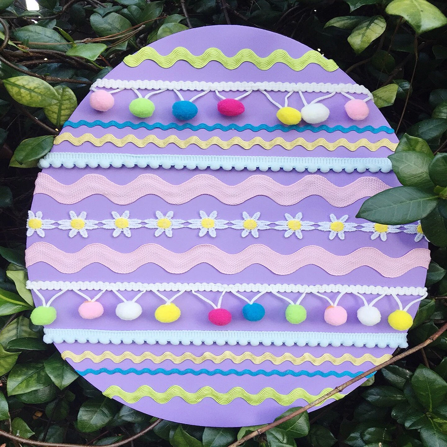 20 Yards Of 5/8"Lo Lita Pom Pom Fringe Trim | 20 Yard Cut Black 9 20 Yards Of 5/8"Lo Lita Pom Pom Fringe Trim | 20 Yard Cut Black - Image 7